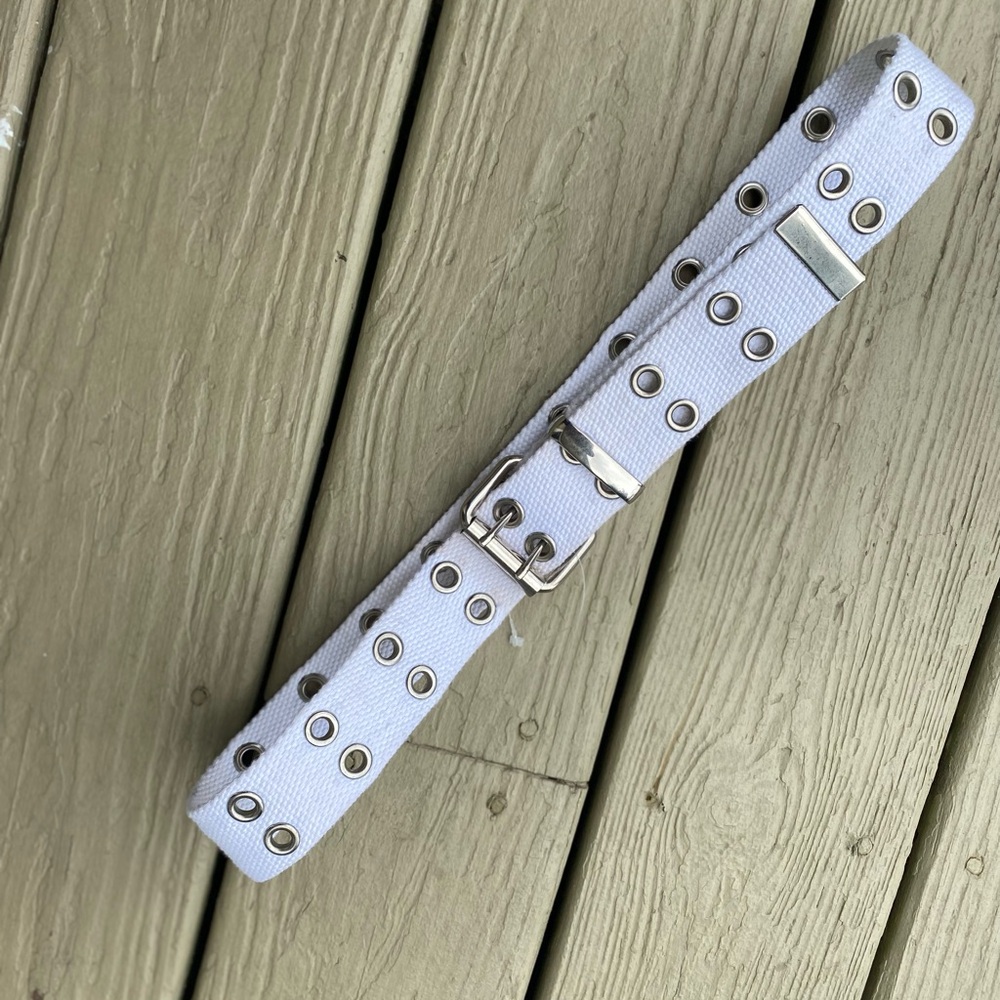 Unisex white canvas belt with double decor grummets & silver buckle, Size: M